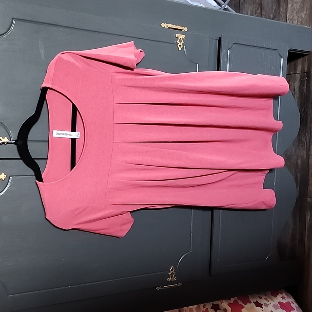 Cute flowy shirt